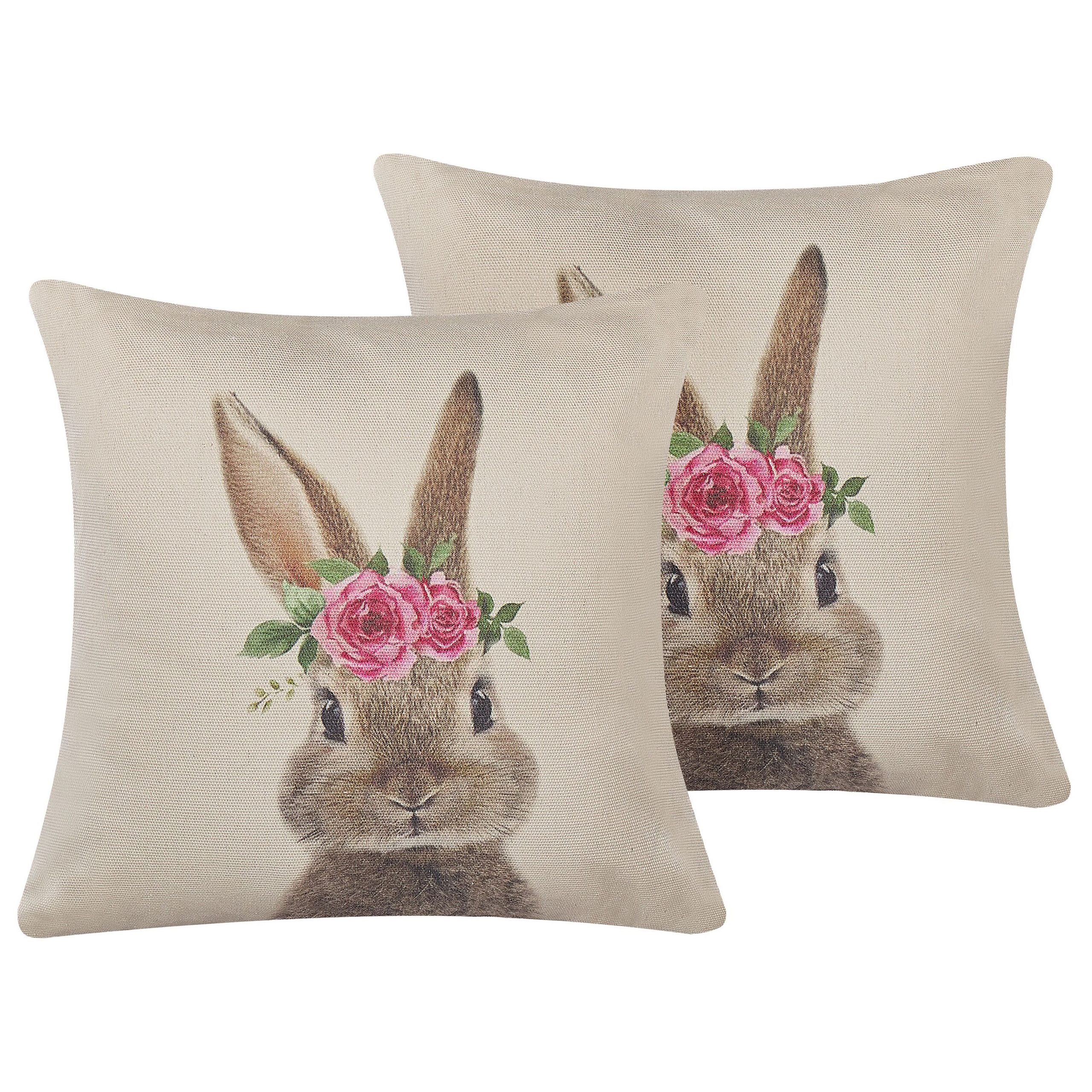Beliani Almofadas de algodão e poliéster cinzento e rosa 45 x 45 cm motivo de coelho aconchegante sala de estar quarto