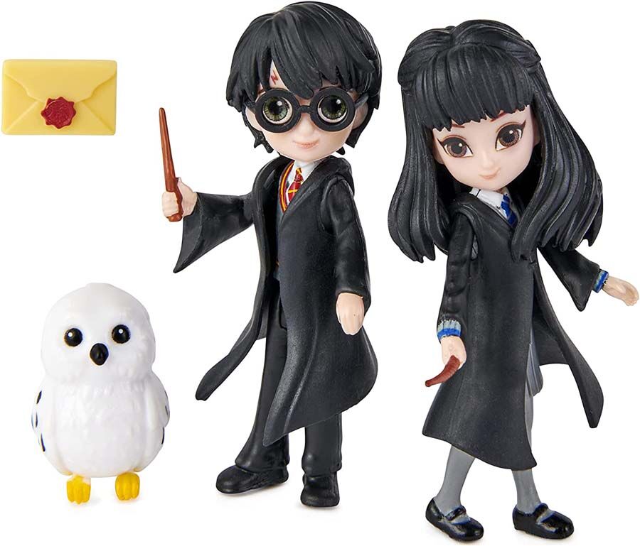 Spin Master Harry Potter Friendship Set: 2 Muñecos Harry Potter y Cho Chang, lechuza Hedwig y Sobre Hogwarts 7cm