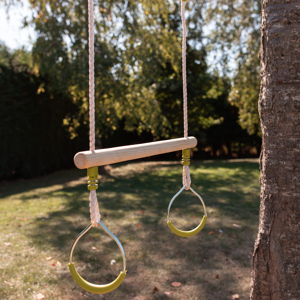 sweeek Trapeze bois avec paire d?anneaux metal pour portique de 2 a 2.5m. agres balancoire. accessoire - Vert