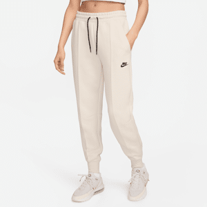 Nike Sportswear Tech FleeceJogginghose mit mittelhohem Bund (Damen) - Braun - M (EU 40-42)