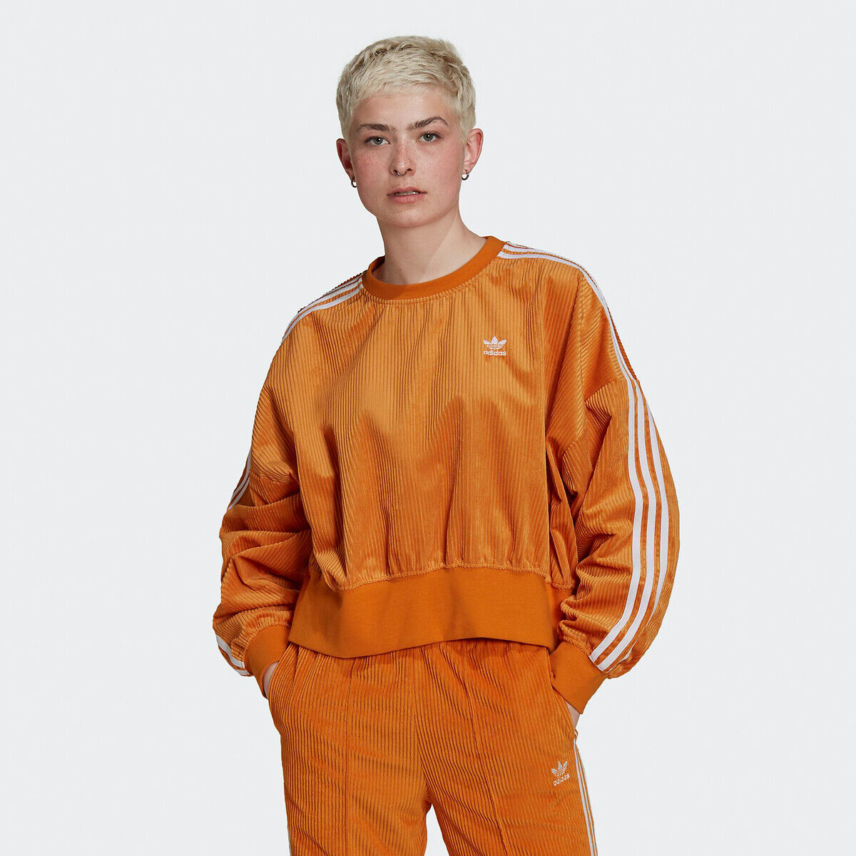 Adidas Weites Sweatshirt mit rundem Ausschnitt ORANGE