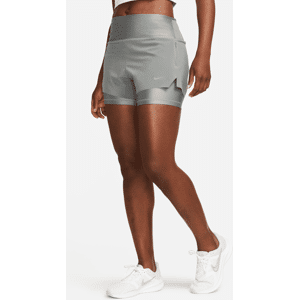 Nike Dri-FIT Swift-2-i-1-løbeshorts (7,5 cm) med mellemhøj talje og lommer til kvinder - grå grå L (EU 44-46)