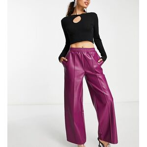 Asos Petite ASOS DESIGN Petite - Pantalon droit en similicuir style pantalon de jogging - Prune-Rouge Rouge 30 female