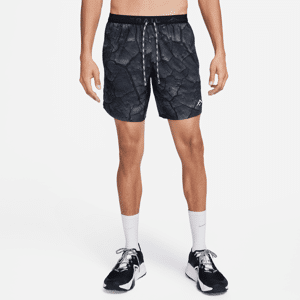 Nike Dri-FIT Stride-løbeshorts med indershorts (18 cm) og print til mænd - brun brun S