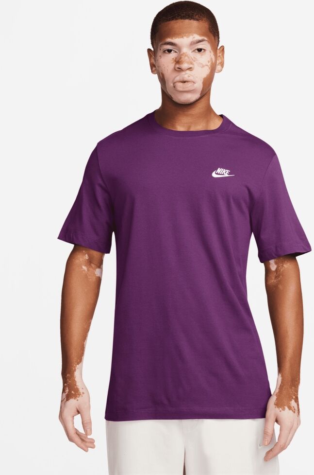 Camiseta Nike Sportswear Club Morado y Blanco Hombre - AR4997-504