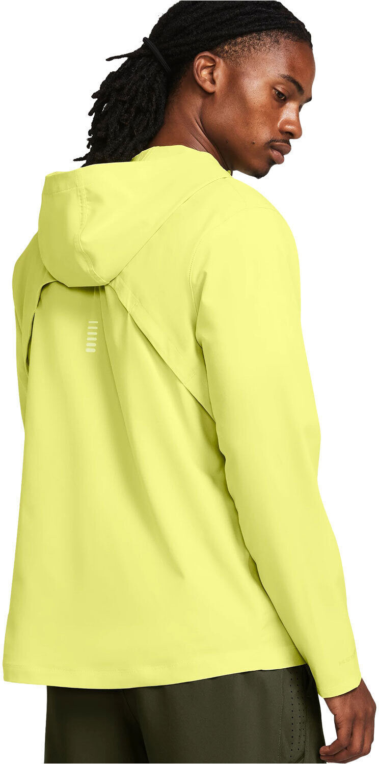 Under Armour outrun the storm CHAQUETA RUNNING HOMBRE Amarillo (XL)