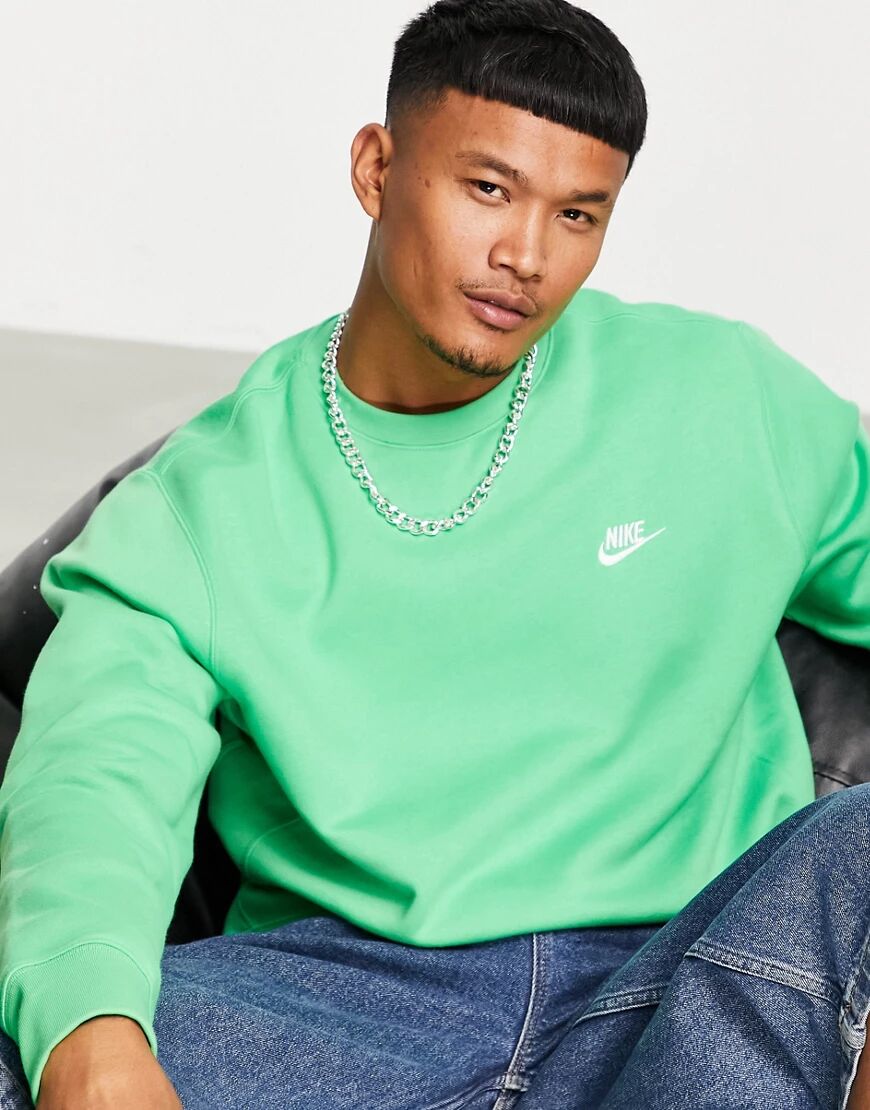 Nike Club crew neck sweatshirt in green  Green