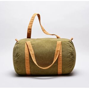 Sac bowling en velours côtele Savana - BlancheporteDe taille parfaite pour une nuit a l'exterieur comme pour emmener ses affaires de sport ou de piscine, ce sac bowling seduit par son look en velours côtele en vogue. Un compagnon ideal pour les sorties !T