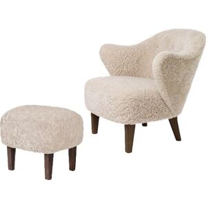 Audo Copenhagen Ingeborg Loungestol m. Fodskammel SH: 40 cm - Sheepskin Moonlight/Røget Eg