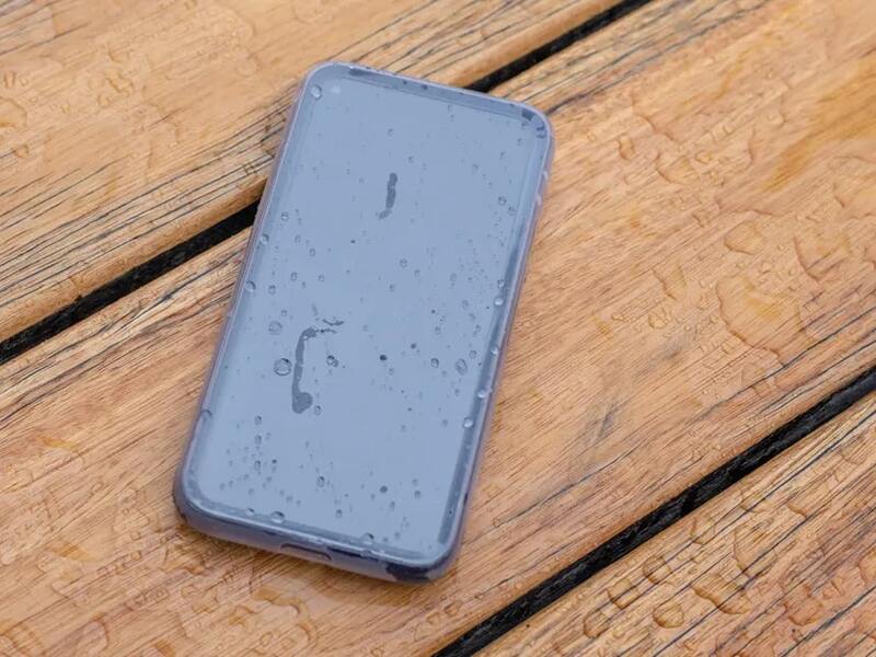 Quad Lock Protección contra la intemperie MAG Poncho - Google Pixel 8 - transparent