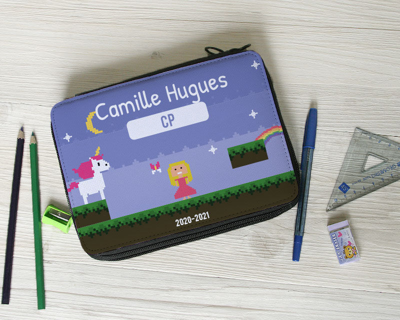 Cadeaux.com Trousse d'école avec fournitures - Collection Jeux Vidéo Retro - Version Fille