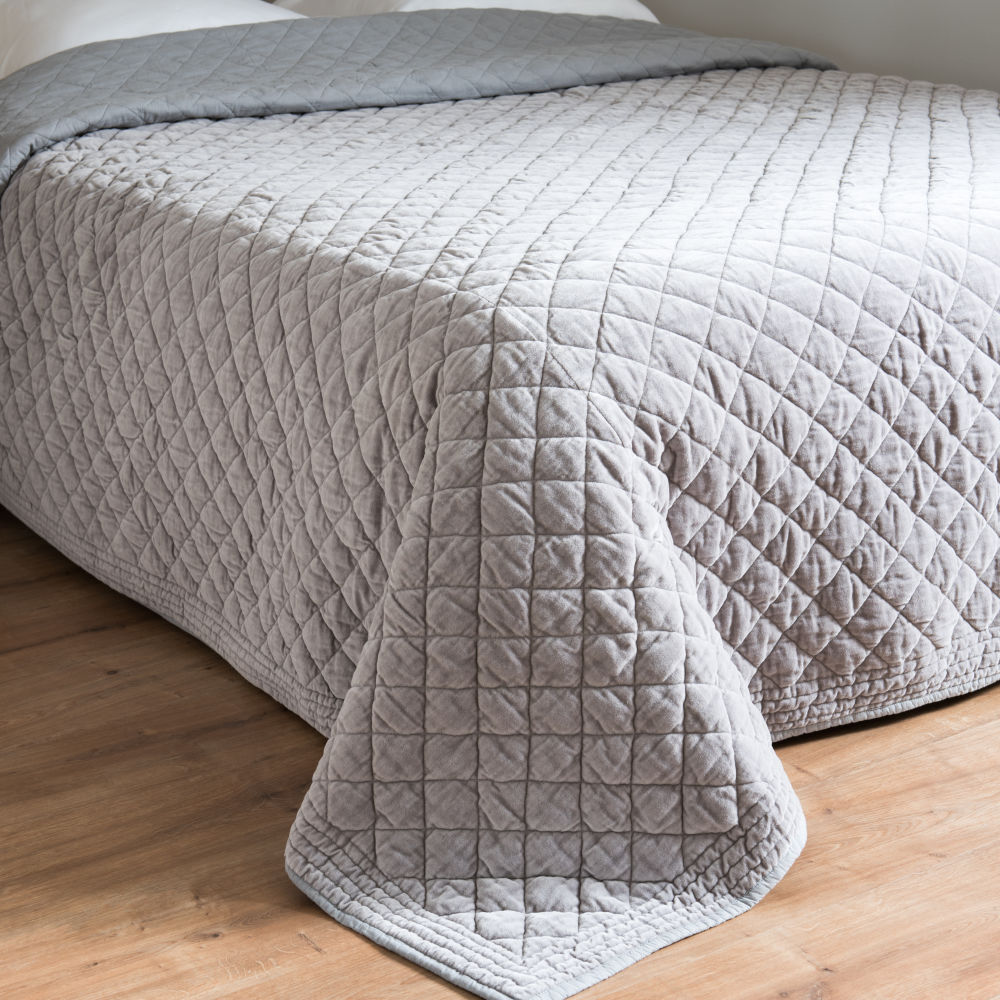 Maisons du Monde Lichtgrijze katoenen sprei met velourseffect en motieven 240 x 260 cm