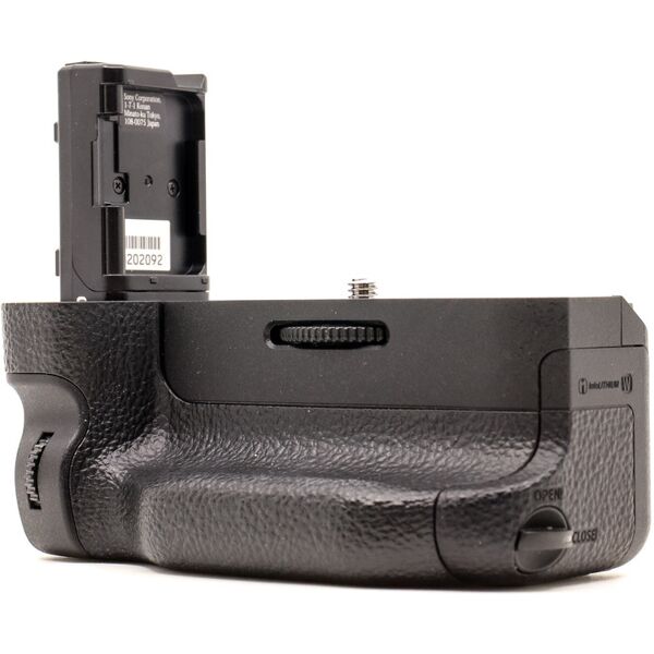 sony vg-c2em vertical battery grip (condition: like new)