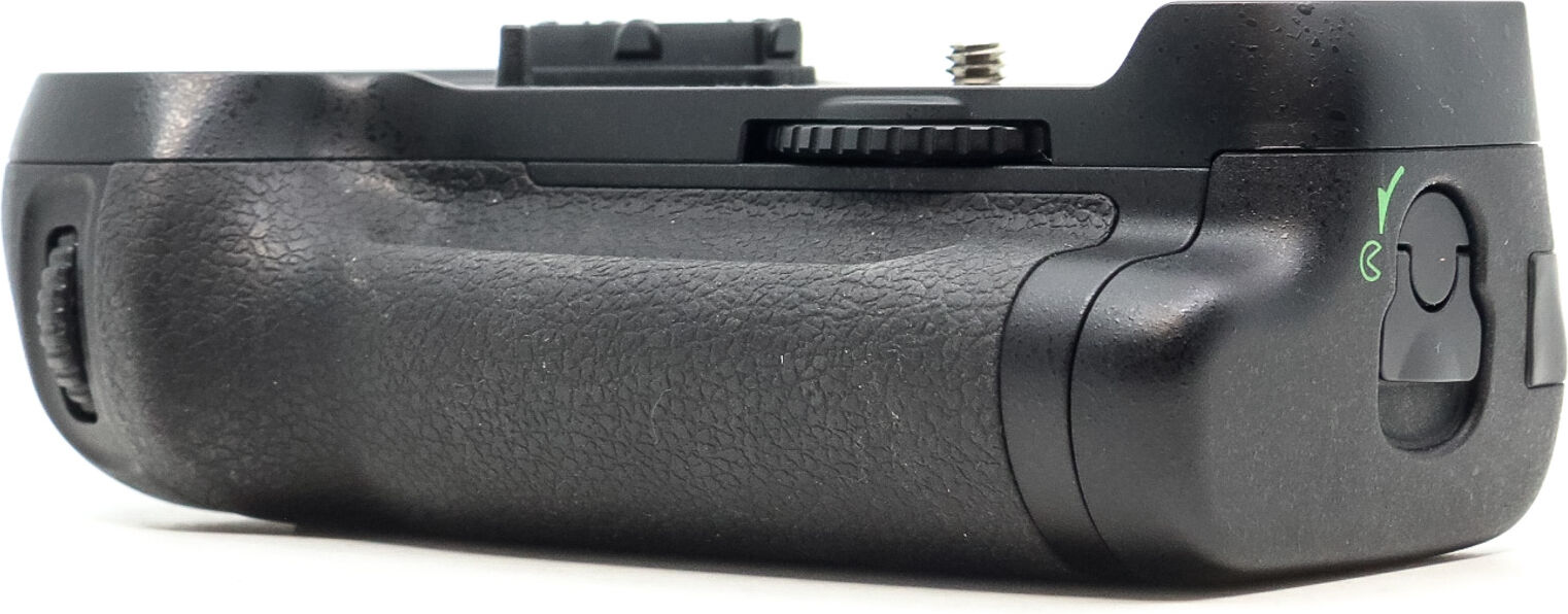 Nikon MB-D12 Battery Grip (Condition: Good)