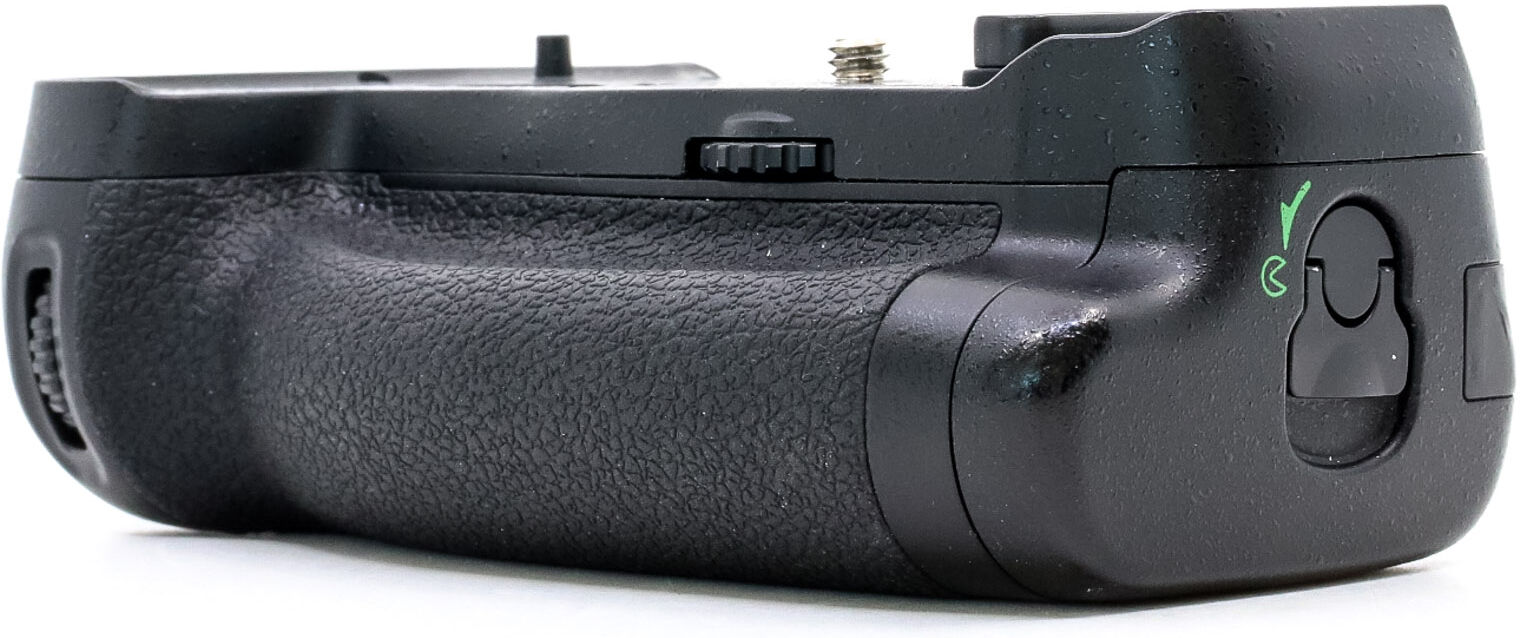 Nikon MB-D18 Battery Grip (Condition: Excellent)