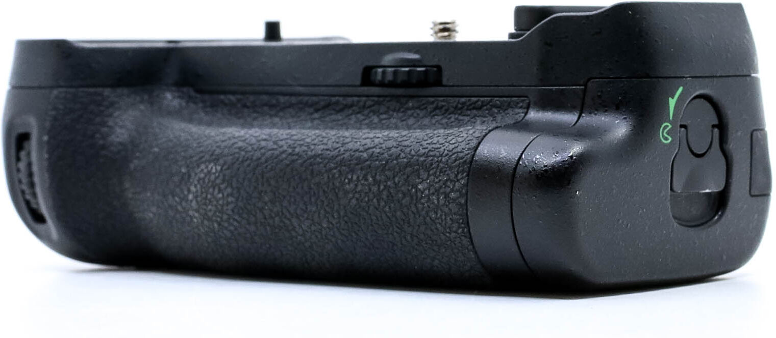 Nikon MB-D18 Battery Grip (Condition: Excellent)