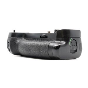 Used Nikon MB-D17 Battery Grip