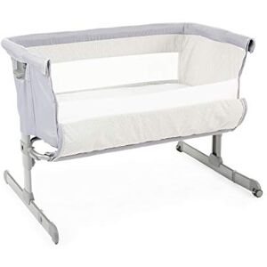 Chicco Next2Me Lit Bébé Cododo Grey Berceau Cododo Bébé avec Matelas, Côté Repliable, Hauteur Réglable, Fenêtre en Filet, Roues et Sac de Voyage 0-6 Mois, 9 kg, 1 Unité - Publicité