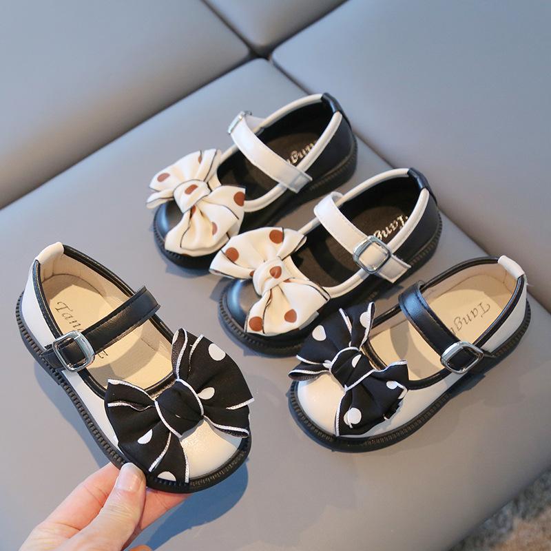 WAY NE Girls' Leather Shoes 2023 Spring Little Girl Princess Shoes Black Children's Bean Shoes Soft Sole Single Shoes Anti slip Baby Shoes