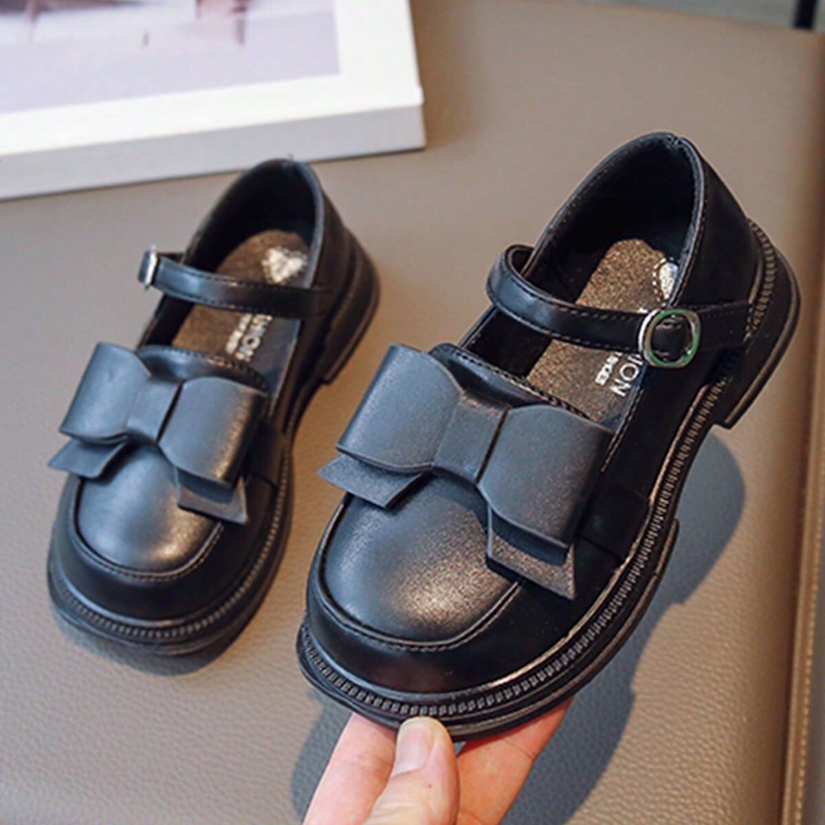 SHEIN Children's simple and comfortable girls' flat shoes Black EUR34,EUR35,EUR36,EUR26,EUR27,EUR28,EUR29,EUR30,EUR31,EUR32,EUR33