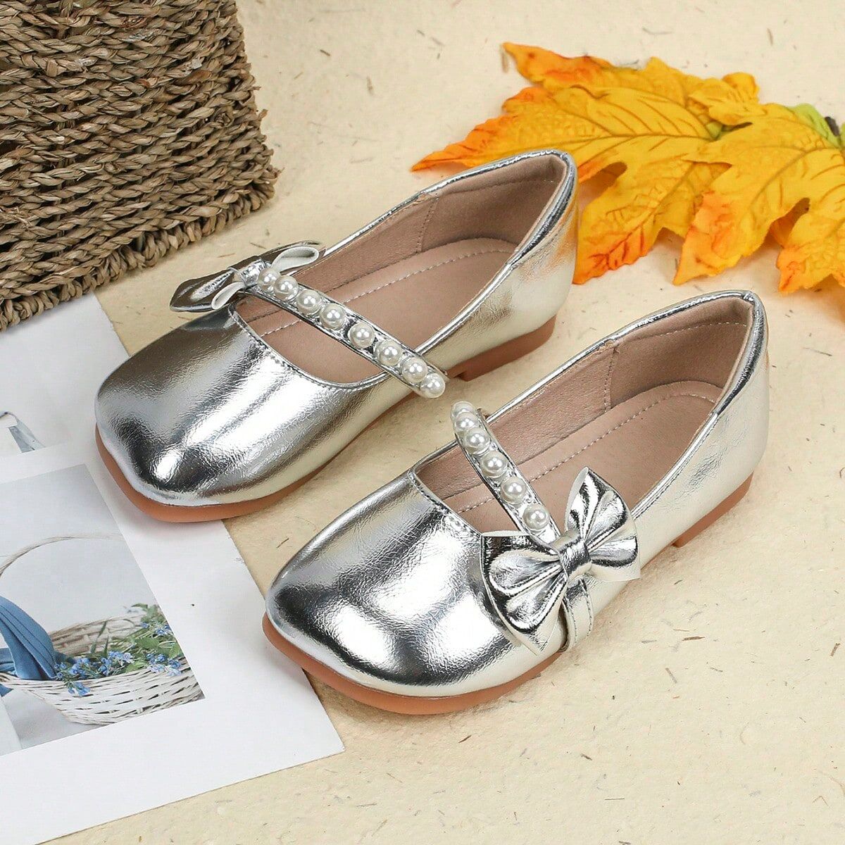 SHEIN Children's Fashion Flat Shoes For Four Seasons, Girls' Princess Style Gorgeous Silver Tone Butterfly Knot Shoes With Faux Pearl Decoration Silver CN34,CN35,CN36,CN26,CN27,CN28,CN29,CN30,CN31,CN32,CN33