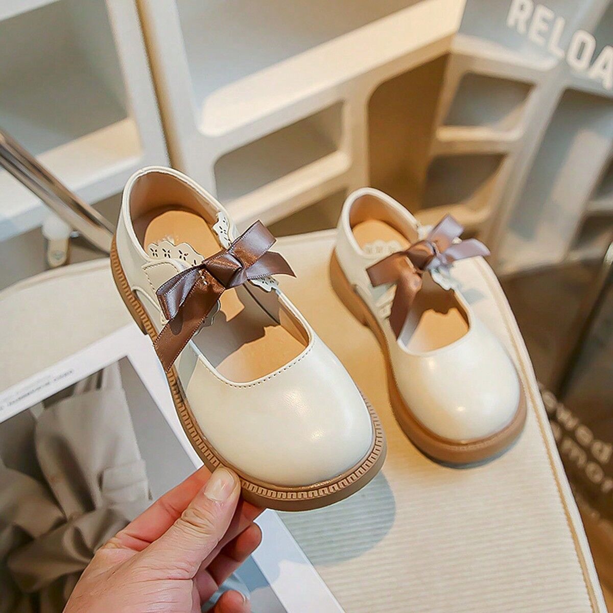 SHEIN Children's Spring New Pu Leather Princess Shoes For Girls, Non-Slip Beige Color Shoes For Little Girl, All-Match Casual Shoes Beige EUR34,EUR35,EUR36,EUR26,EUR27,EUR28,EUR29,EUR30,EUR31,EUR32,EUR33