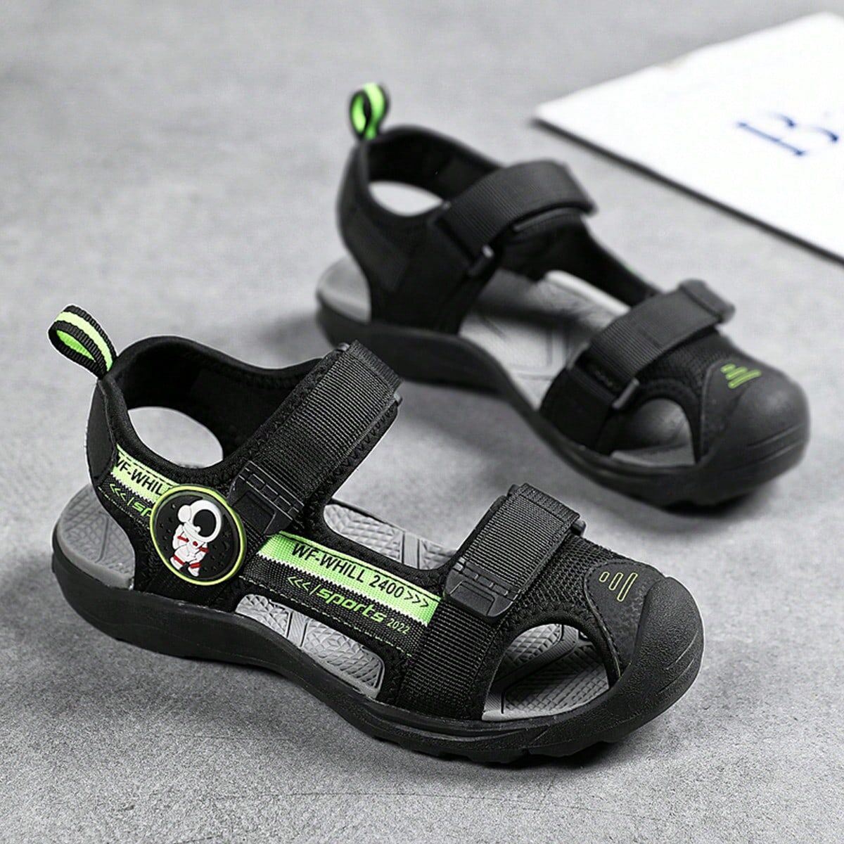 SHEIN Children's Sports Sandals, Fashionable And Casual, Boys' Closed Toe Shoes, Anti-Collision Shoes For Kids Green EUR34,EUR35,EUR25,EUR26,EUR27,EUR28,EUR29,EUR30,EUR31,EUR32,EUR33