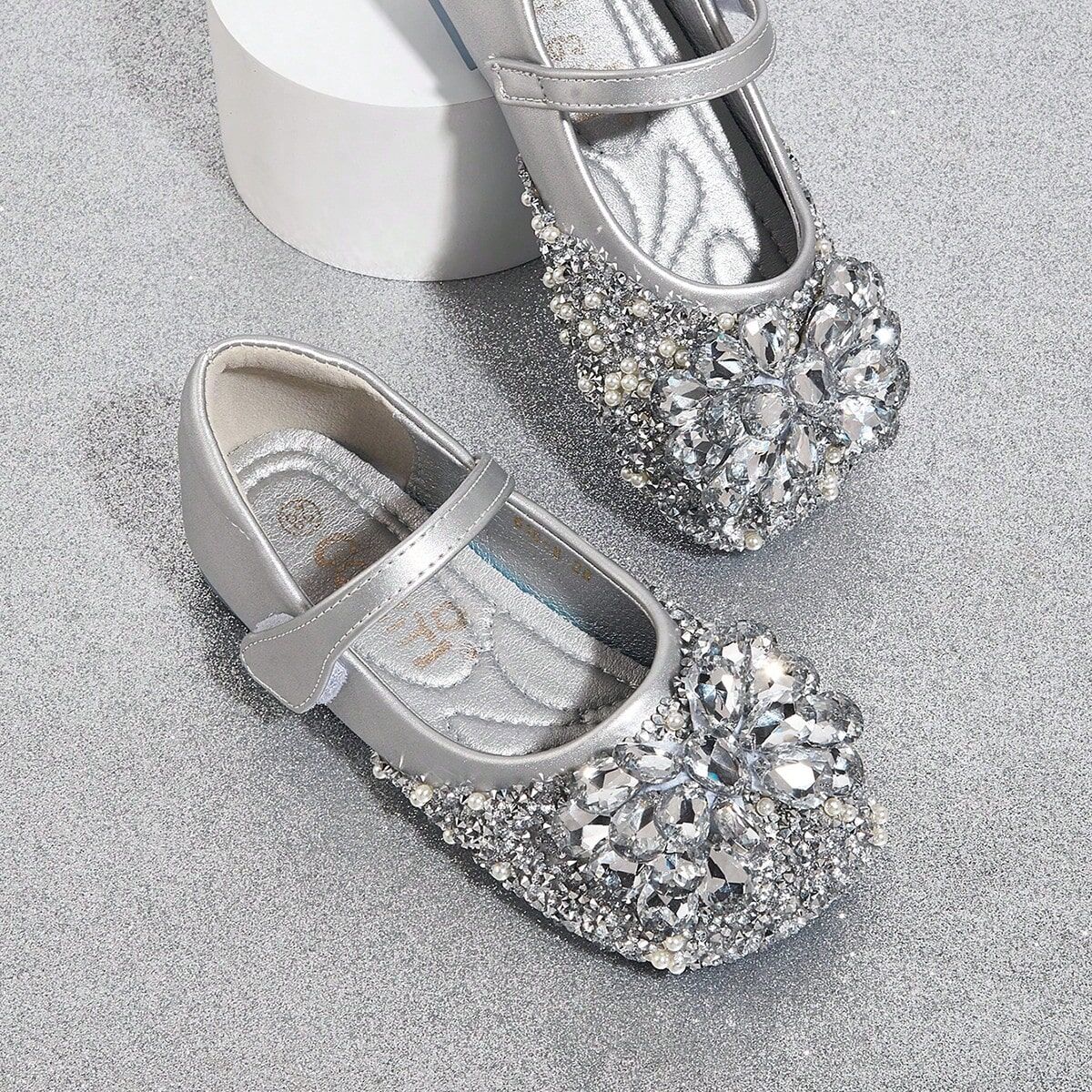 SHEIN Children's Flat Soft Sole Comfortable Anti-Slip Glitter Rhinestone Party Shoes, Silver/Blue/Pink/Apricot Silver EUR34,EUR35,EUR27,EUR28,EUR29,EUR30,EUR31,EUR32,EUR33