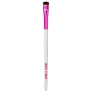 Ruby Kisses C-Curve Eyeshadow Brush