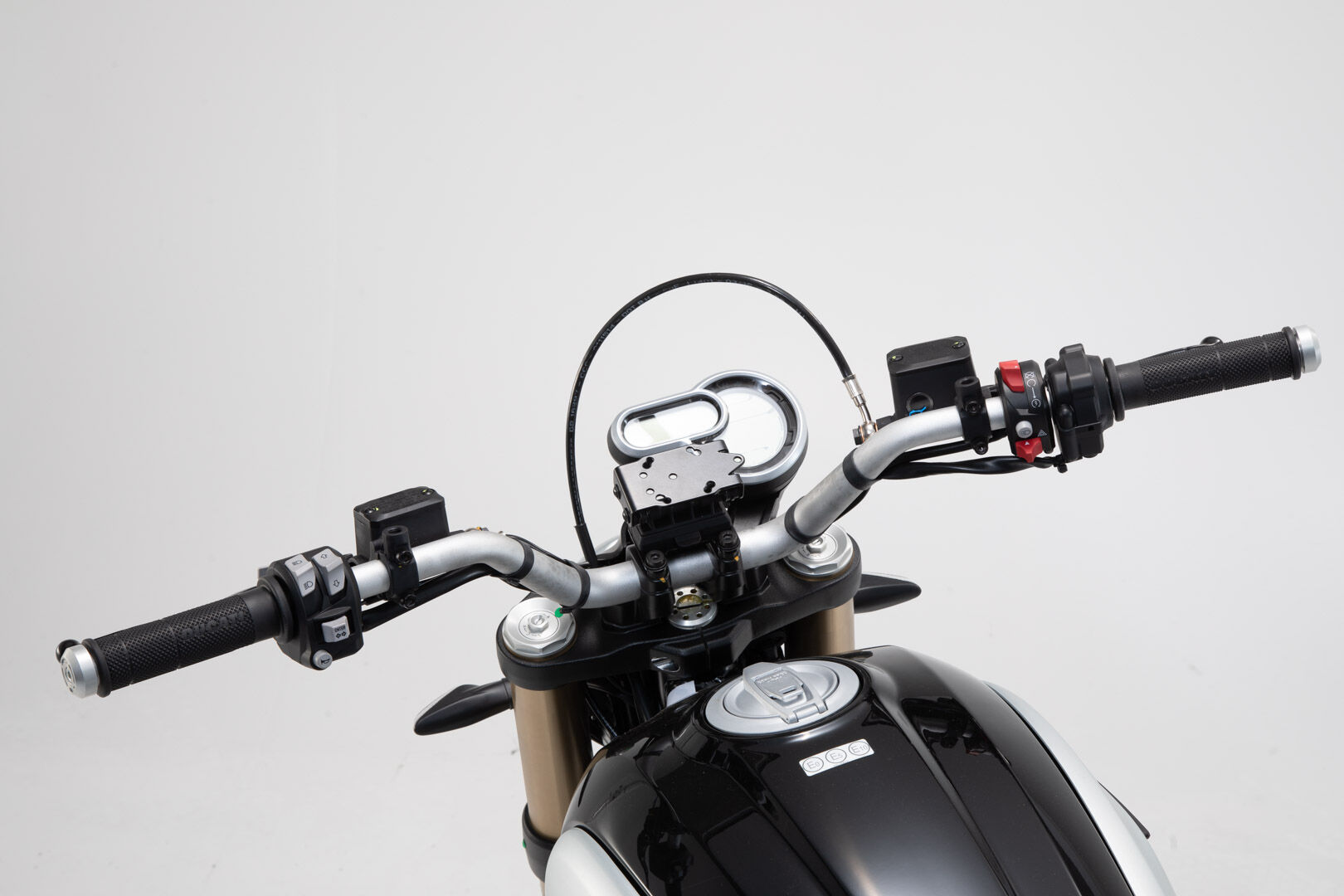 SW-Motech Navi-Halter am Lenker - Schwarz. Duc Scrambler 1100/ Special/ Sport (17-).  schwarz