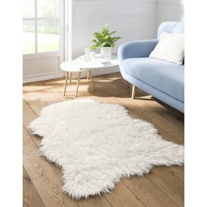 Tapis poils forme peau de bete - BlancheporteCe tapis effet peau de bete est a poils tres doux et tres agreables au toucher. Il trouvera sa place devant la cheminee, dans les chambres, dans l'entree.?Tapis : 140x200cmÉcru