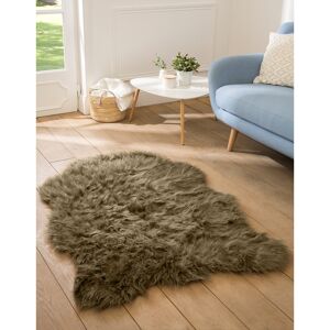 Tapis poils forme peau de bete - BlancheporteCe tapis effet peau de bete est a poils tres doux et tres agreables au toucher. Il trouvera sa place devant la cheminee, dans les chambres, dans l'entree.?Tapis : 100x140cmTaupe