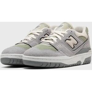 New Balance 550 women Lowtop grey en taille:36,5 - Publicité