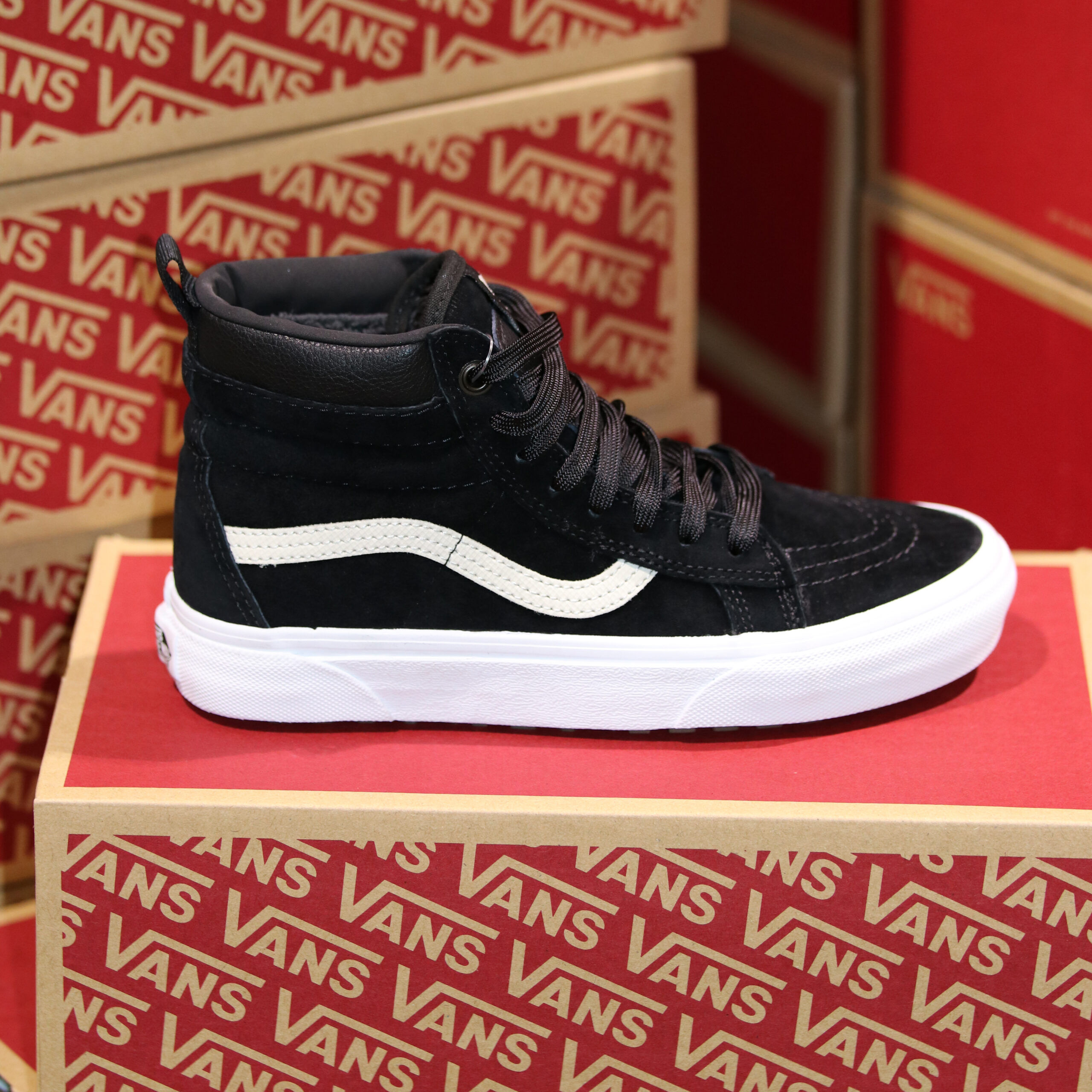 Merker VANS Vans - Sk8-Hi Mte Black/ Night/True Wh 41