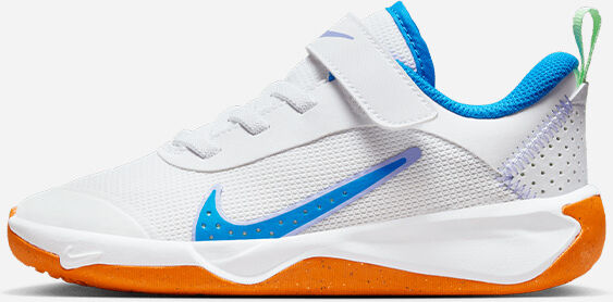 Chaussures Nike Omni Multi-Court pour Enfant Couleur : White/Photo Blue-Vapor Green Taille : 33.5 EU   2Y US