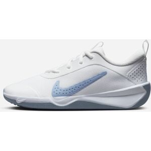 Nike Chaussures Nike Omni Multi-Court Blanc Enfant - DM9027-103 Blanc & Bleu 7Y unisex