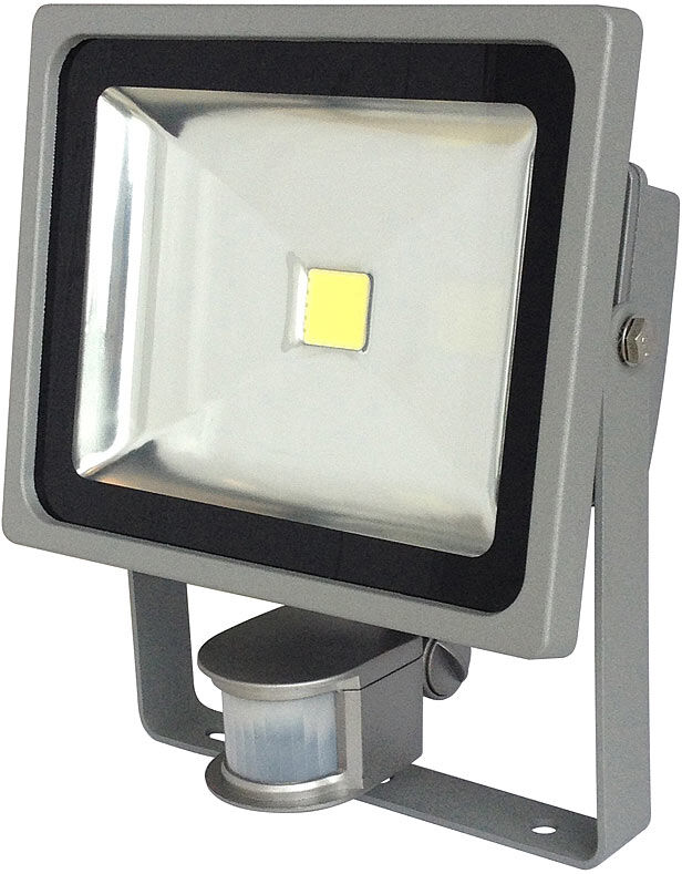 Luminea COB-LED-Fluter im Metallgehäuse, 30 W, IP44, PIR, 6500 K