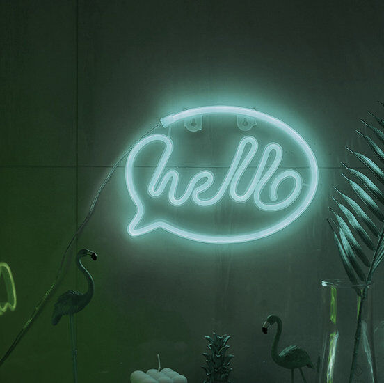 Groenovatie LED Neon Wandlamp "Hello", Op Batterijen en USB, 31x19x2cm, Koel Wit