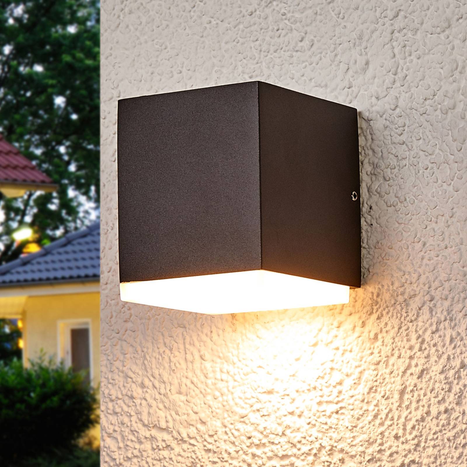 Lucande Sarah LED utevegglampe med kunststoffdiffusor