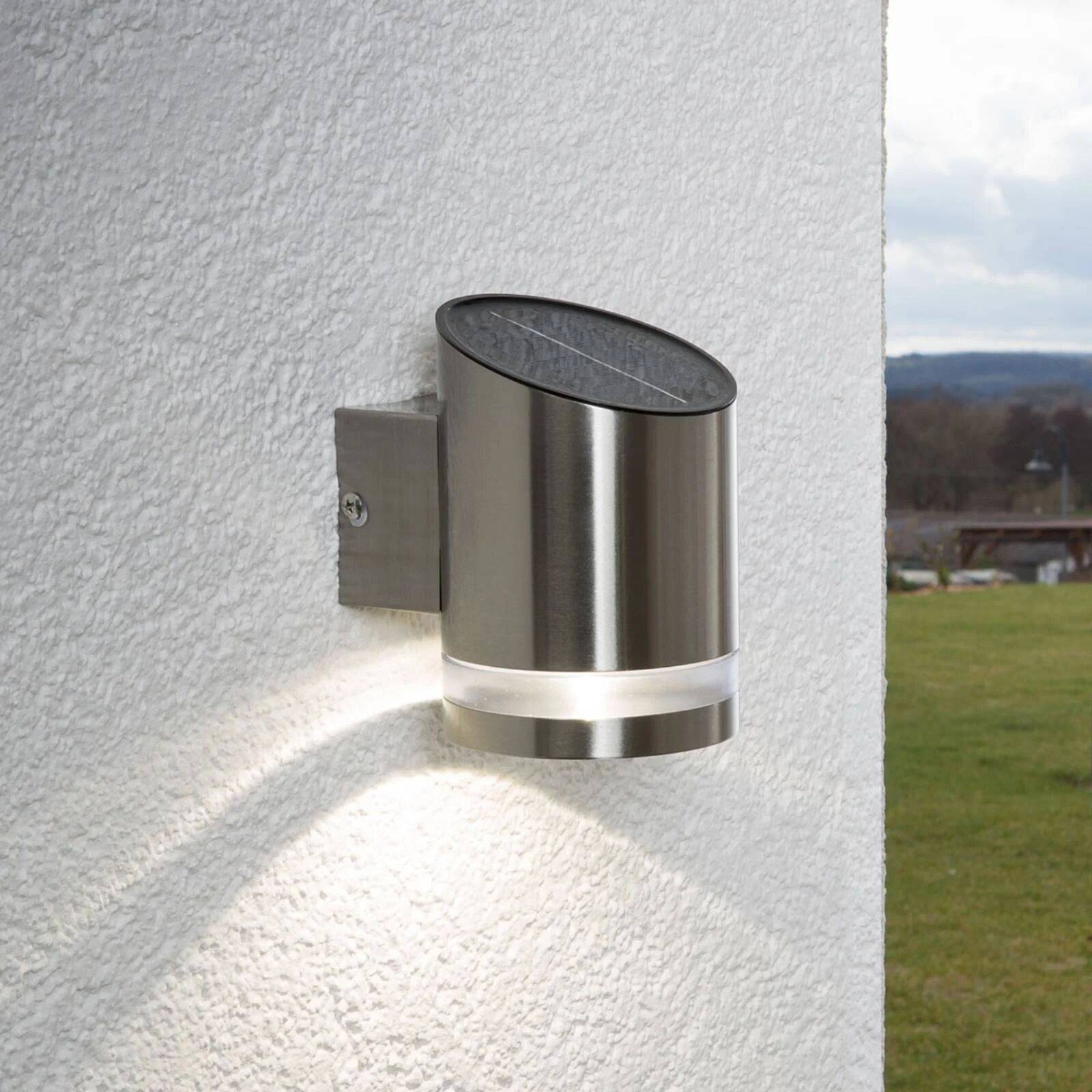 Lindby Vegghengt solcellelampe Salma med LED-lys