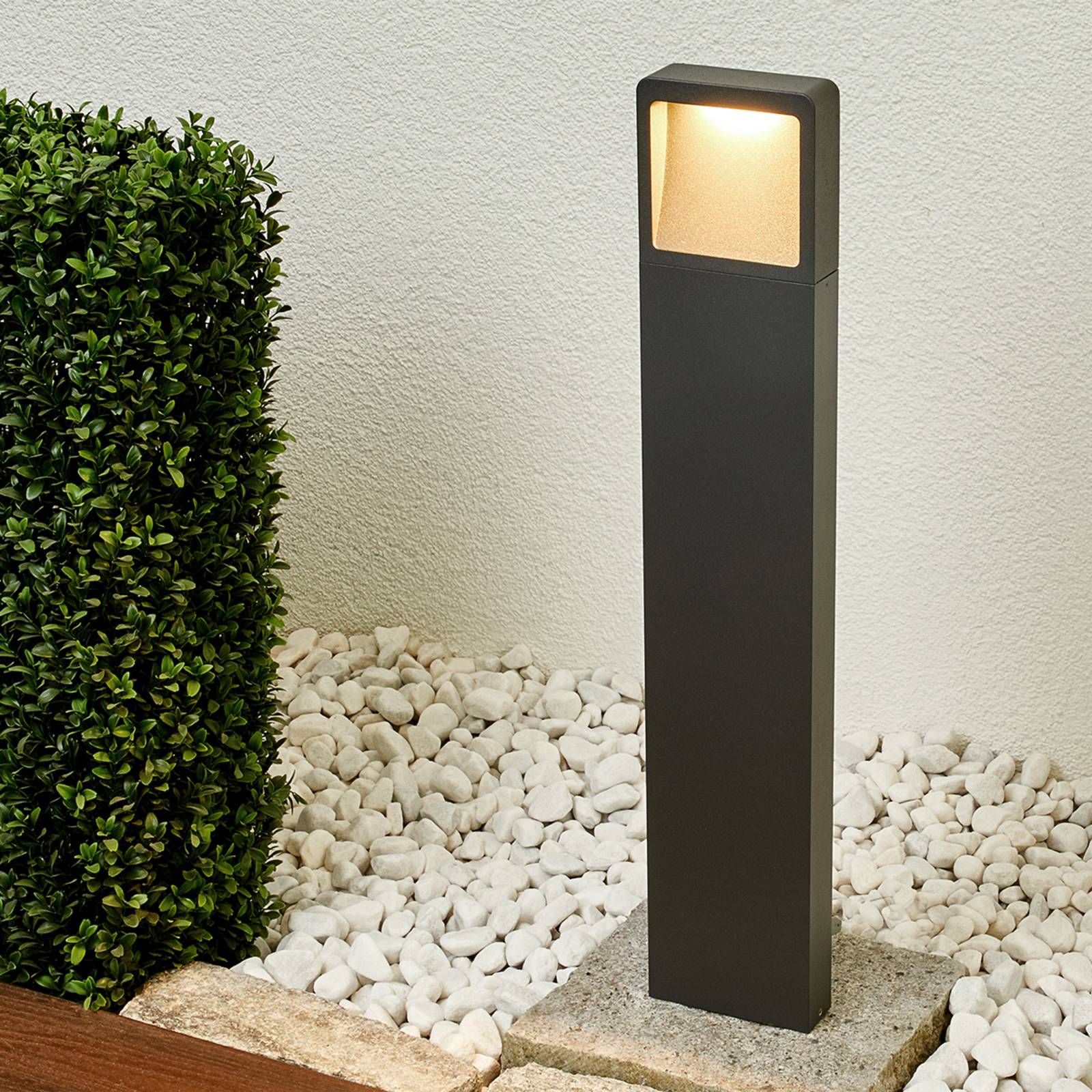 Lucande Leya - en moderne gatelampe med LED-lys