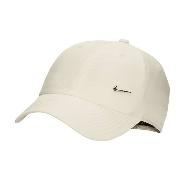 nike cappello essenziale con swoosh in metallo  dri-fit club - bianco