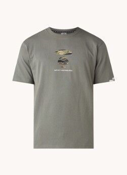 Aape T-shirt met logo- en backprint - Bronsgroen
