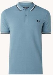 Fred Perry Regular fit polo van piqué katoen met getipte boorden - Lichtblauw