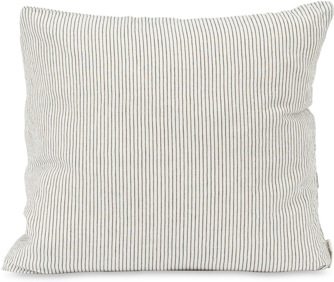 STUDIO FEDER Cot / Lin Pillow Home Textiles Cushions & Blankets Cushions Hvit STUDIO FEDER