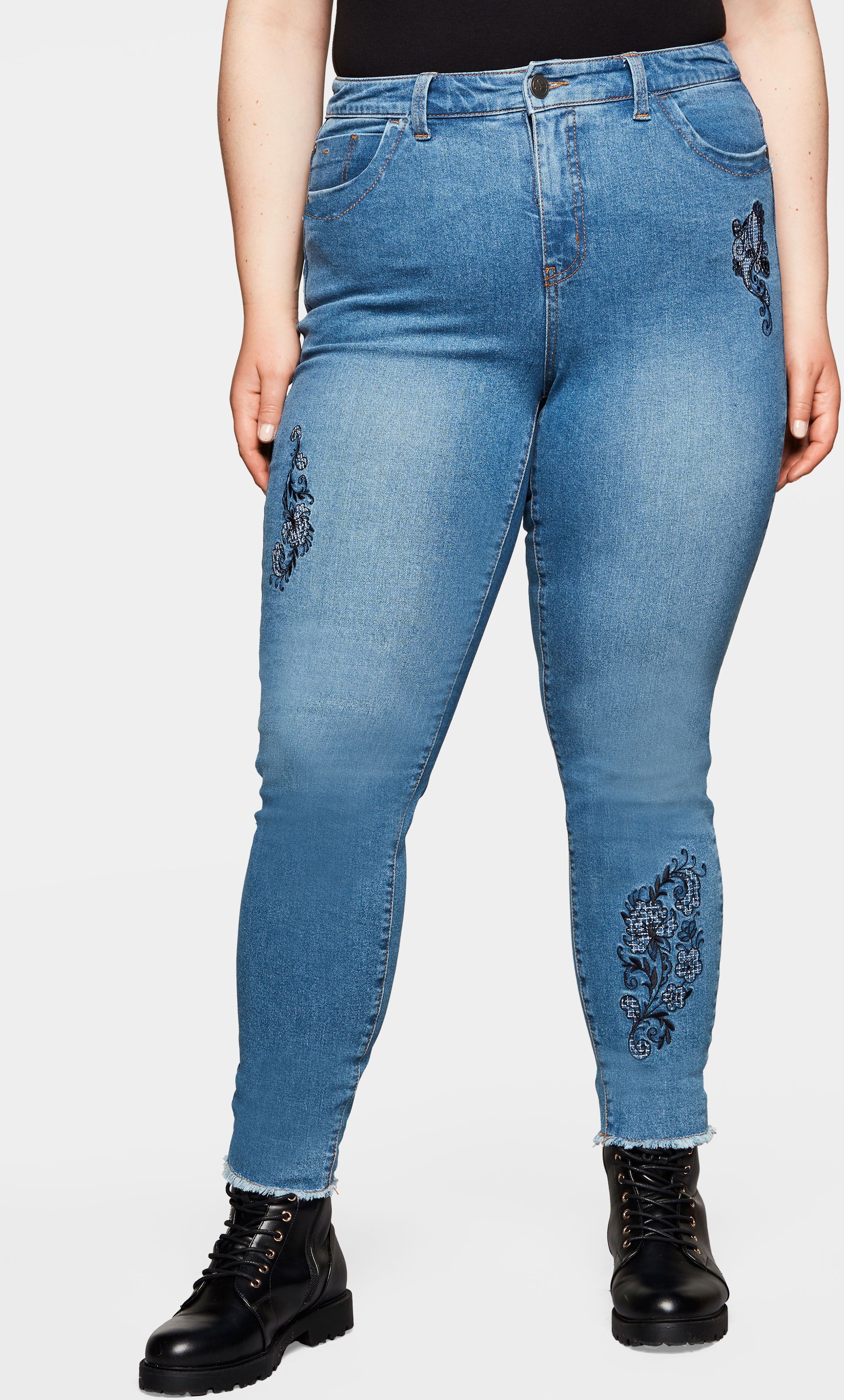 Sheego Stretch-Jeans, »Die Schmale« mit Stickerei und Fransensaum. blau Größe 40 42 44 46 48 50 52 54 56 58