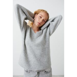 Gina Tricot - V-neck knitted sweater - Striktrøjer- Grey - XL - Female  Female Grey