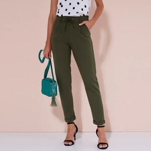 Pantalon chino uni, maille milano - BlancheporteVoici l'élégance faite pantalon ! En maille milano, il offre une allure impeccable tout en procurant un confort inégalable... Parfait pour rehausser vos tee-shirts casual, il se fera actuel avec une blouse d - Publicité