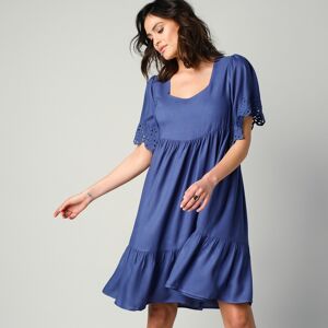 Robe évasée avec broderie anglaise, en crêpe fluide - BlancheporteCraquez pour cette robe courte déclinée en 2 coloris de saison : le fuchsia incontournable cet été ou le bleu jean plus folk. Sa matière aérienne, ses larges manches et son application de b - Publicité