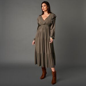 Robe longue volantée décolleté V - BlancheporteLa robe ne cesse de se réinventer au gré de détails actuels, d'une belle matière et d'un jeu d’empiècements. Le col V devant et dos sublime ce modèle rehaussé de volants appliqués sur les côtés des emmanchure - Publicité